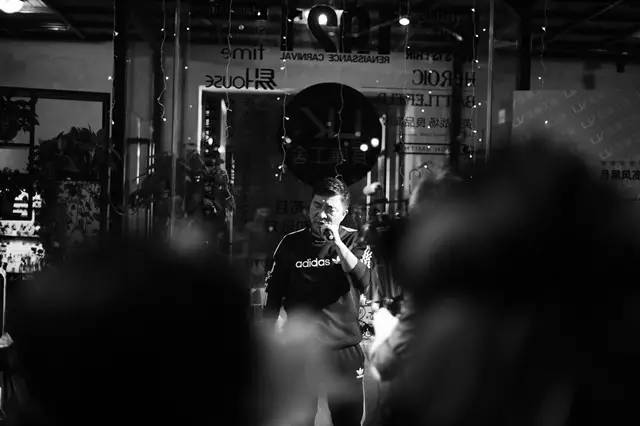 迎來?yè)u滾大咖徐軍，代表作《鄭州鄭州》
