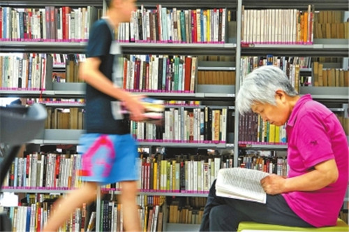 鄭州圖書館每天2萬人來讀書 從早到晚座無虛席