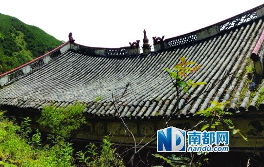 　照光寺在致歉微博中稱，該寺位于蒼山之上，年久失修，且沒(méi)有防火通道。