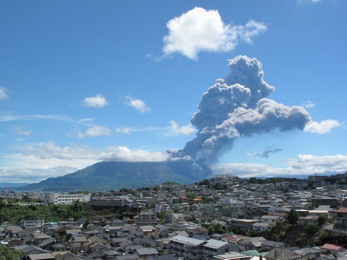 櫻島火山噴發(fā)情景（網(wǎng)頁截圖）