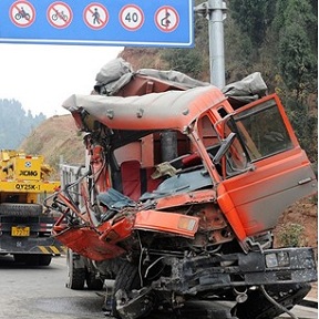 客貨車(chē)相撞7死19傷
