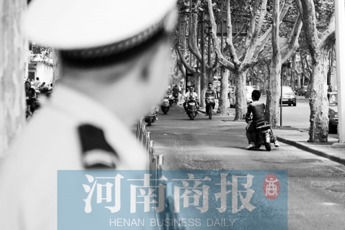 有警察，趕緊掉頭！