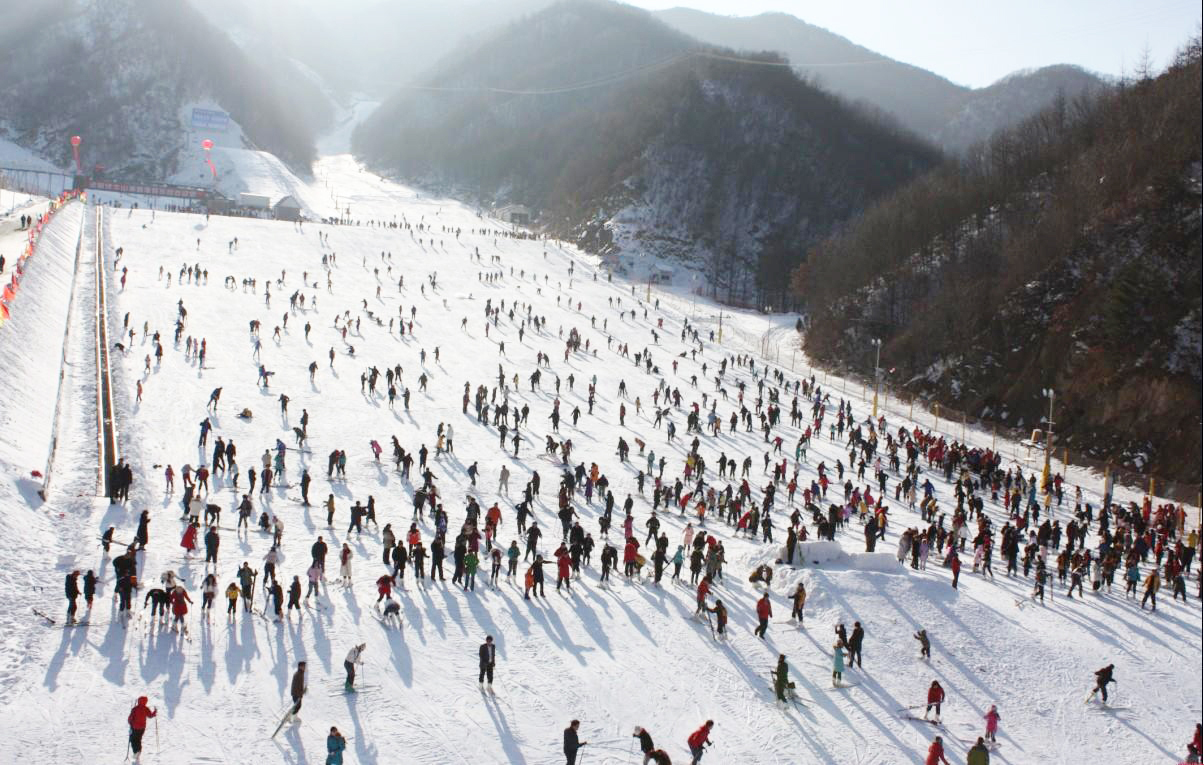 玩轉(zhuǎn)冬季旅游滑雪 就在木札嶺速龍滑雪樂園