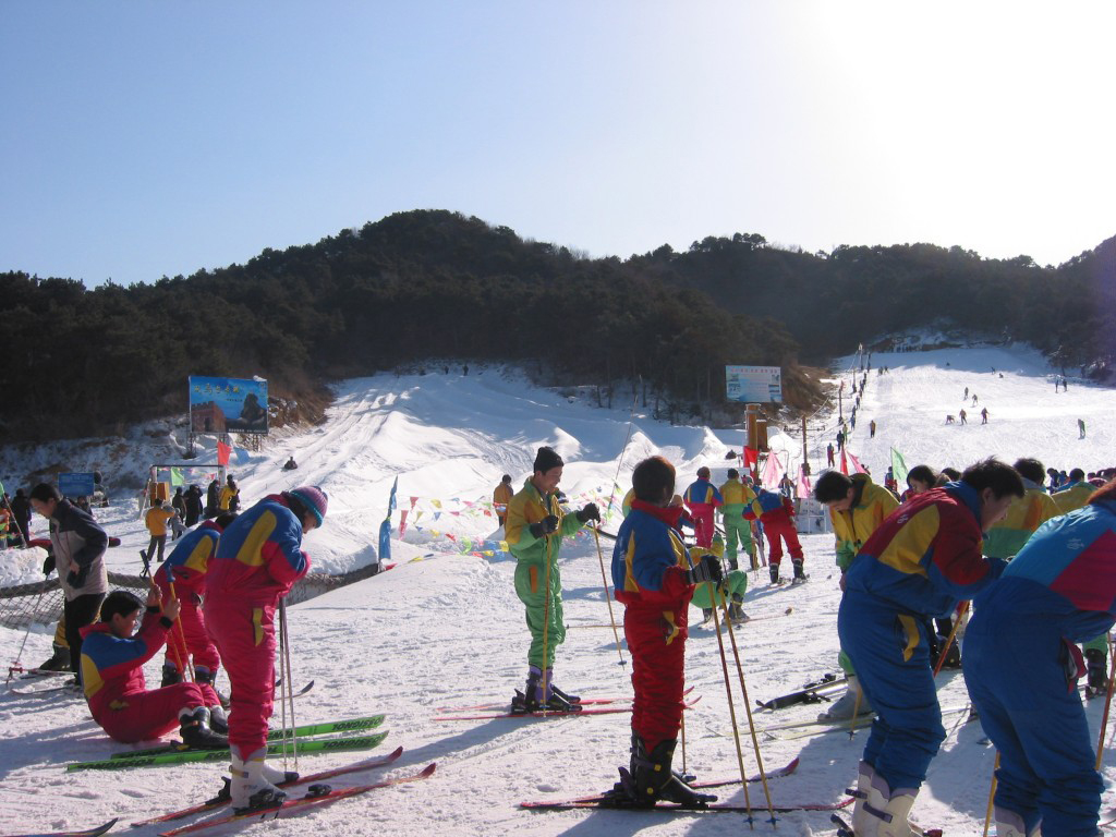 玩轉(zhuǎn)冬季旅游滑雪 就在木札嶺速龍滑雪樂園