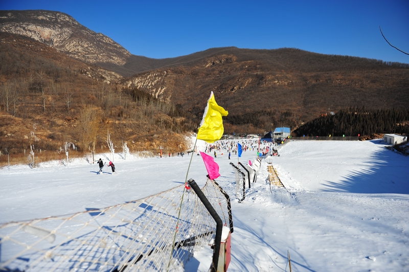 體驗冬季旅游滑雪 玩轉(zhuǎn)酷炫冰雪世界