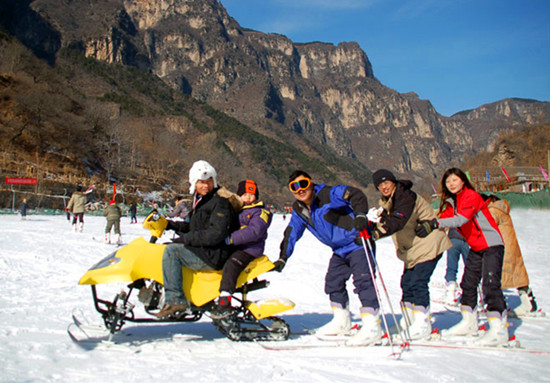 體驗冬季旅游滑雪 玩轉(zhuǎn)酷炫冰雪世界