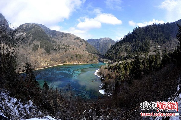 冬日的九寨溝,我們真實(shí)地感觸到“童話世界”的靈魂也更具詩情畫意