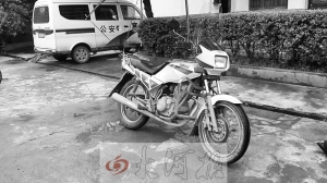 吳強(qiáng)一路向南逃竄所騎的摩托車