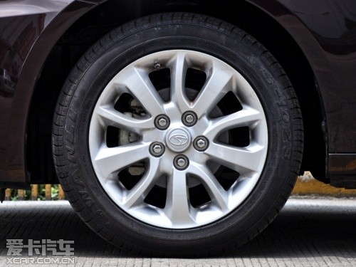 菱致V5 輪胎規(guī)格為195/60 R16
