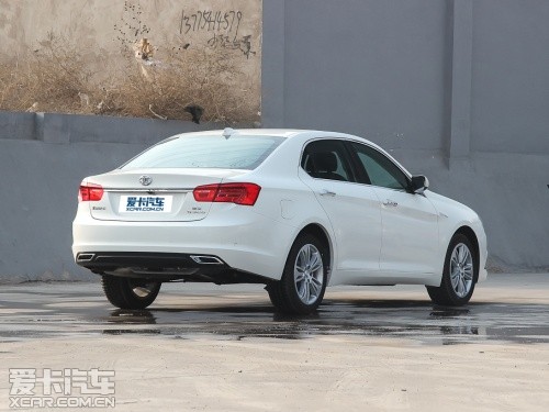 北京汽車(chē)2013款紳寶