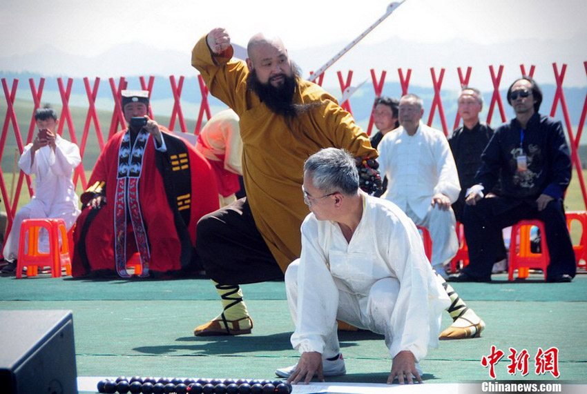 “天山武林大會(huì)”開(kāi)幕 各門(mén)派大秀獨(dú)門(mén)功夫