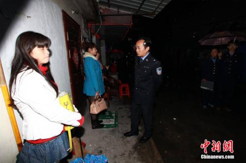 湖北警方夜查 一夜抓獲79名有償陪侍女