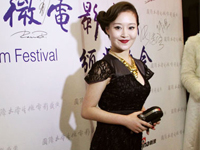 徐海星曝出事業(yè)線 疑似隆胸 徐海星曝出事業(yè)線 疑似隆胸