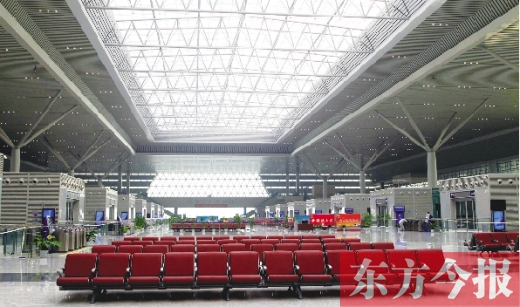 鄭州東站寬敞的候車大廳。未來,鄭州南站建成后,規(guī)模將遠(yuǎn)高于鄭州東站