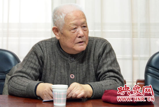 72歲的李地耕老先生認(rèn)為評論文章必須接地氣