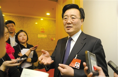 昨日，在十四屆人大二次會議順義代表團(tuán)全團(tuán)審議后，北京市人大代表、北京市常務(wù)副市長李士祥接受記者提問。新京報(bào)記者 浦峰 攝