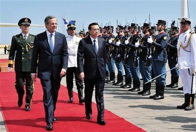　6月19日，國務(wù)院總理李克強(qiáng)乘專機(jī)抵達(dá)雅典國際機(jī)場，開始對希臘進(jìn)行正式訪問。