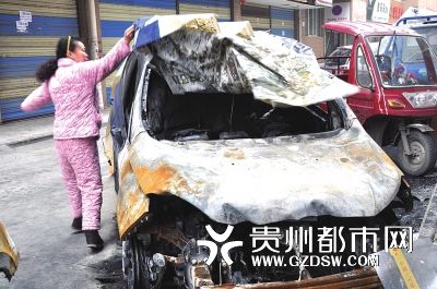 才跑8000公里的車(chē)被燒得不成樣子。