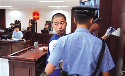 宣判后，馬凱被帶出法庭時(shí)，沖著旁聽席上的姐姐喊道：“照顧好媽”。