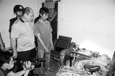今年8月，我國(guó)內(nèi)地發(fā)生多起單身女性乘坐“黑車”后慘遭車主殺害的案件，被網(wǎng)友稱為“黑色8月”。