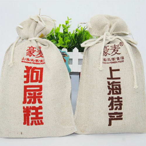上海某公司推出的一款名為“狗屎糕”的產(chǎn)品引來不少質(zhì)疑。
