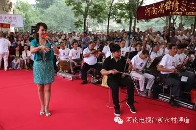 張付中老師和張?zhí)m珍老師合作表演《風(fēng)雪配》選段