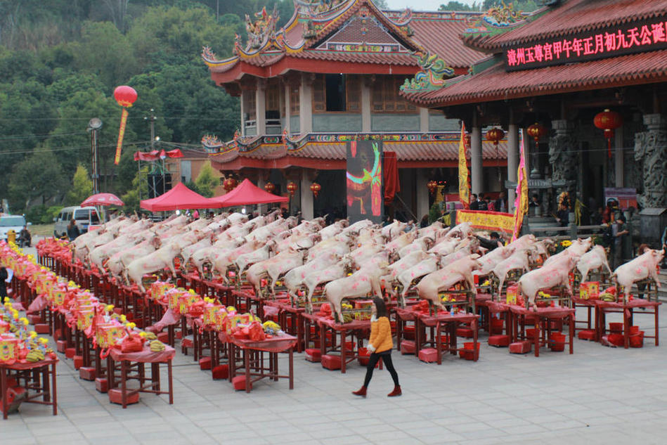 閩南數(shù)千香客拜天公