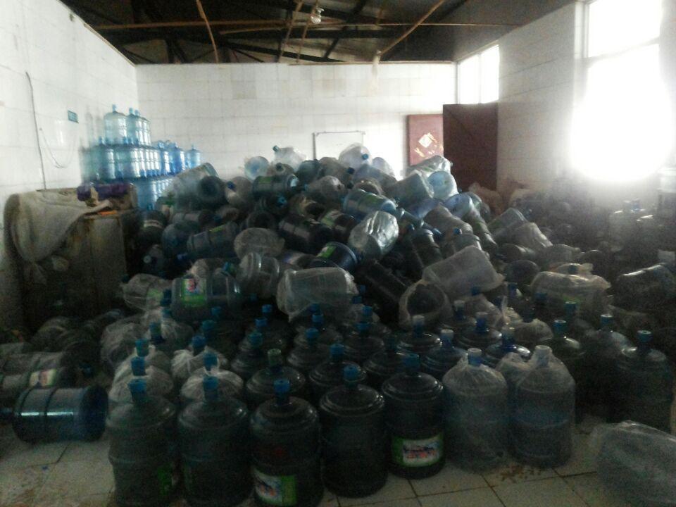 北京曝光地下水工廠 污水橫流滿地狼藉